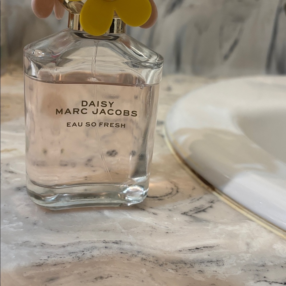 Marc Jacobs Daisy Eau So Fresh with Floral Cap - Picture 2 of 3